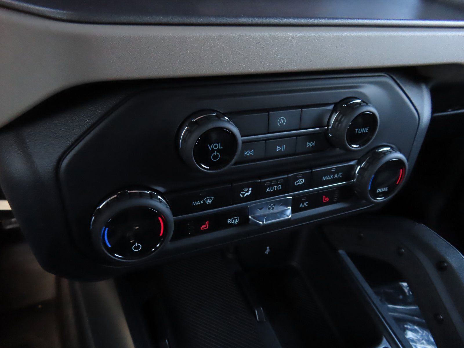 New 2025 Ford Bronco Big Bend w/ Black Diamond Package image 13