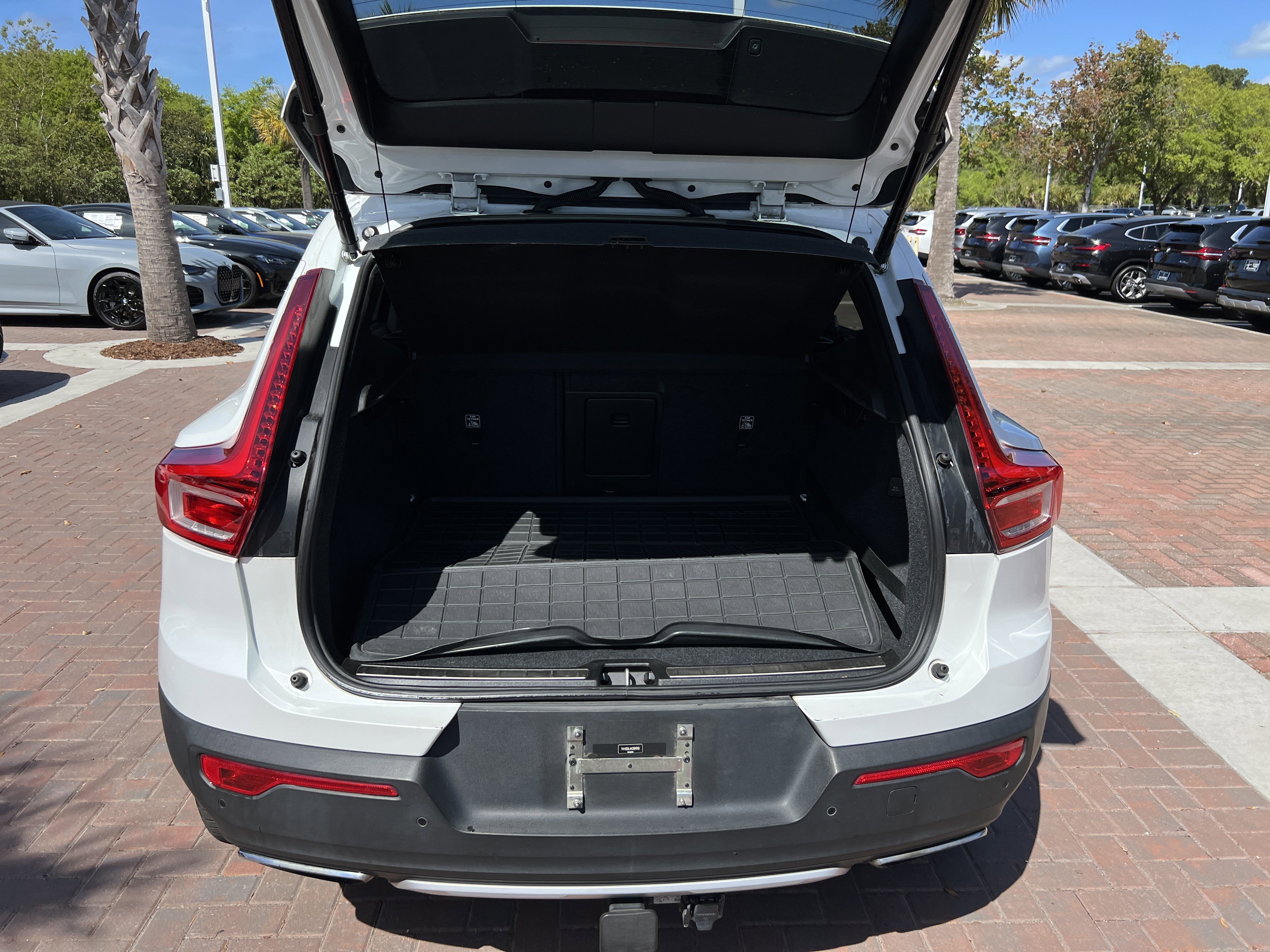 Used 2019 Volvo XC40 T5 Inscription image 32