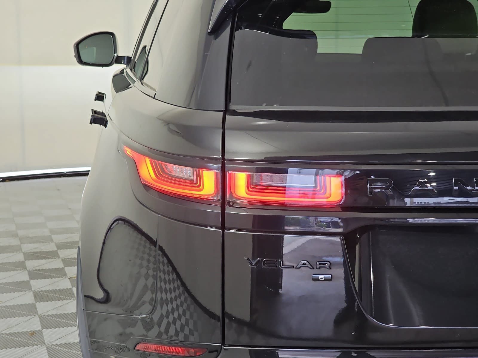 Used 2021 Land Rover Range Rover Velar R-Dynamic S AWD/4WD image 32