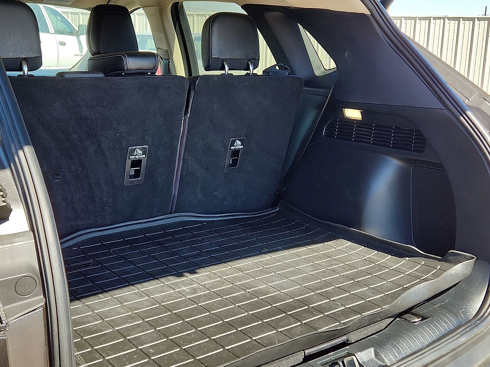 Used 2020 Ford Escape Titanium image 8