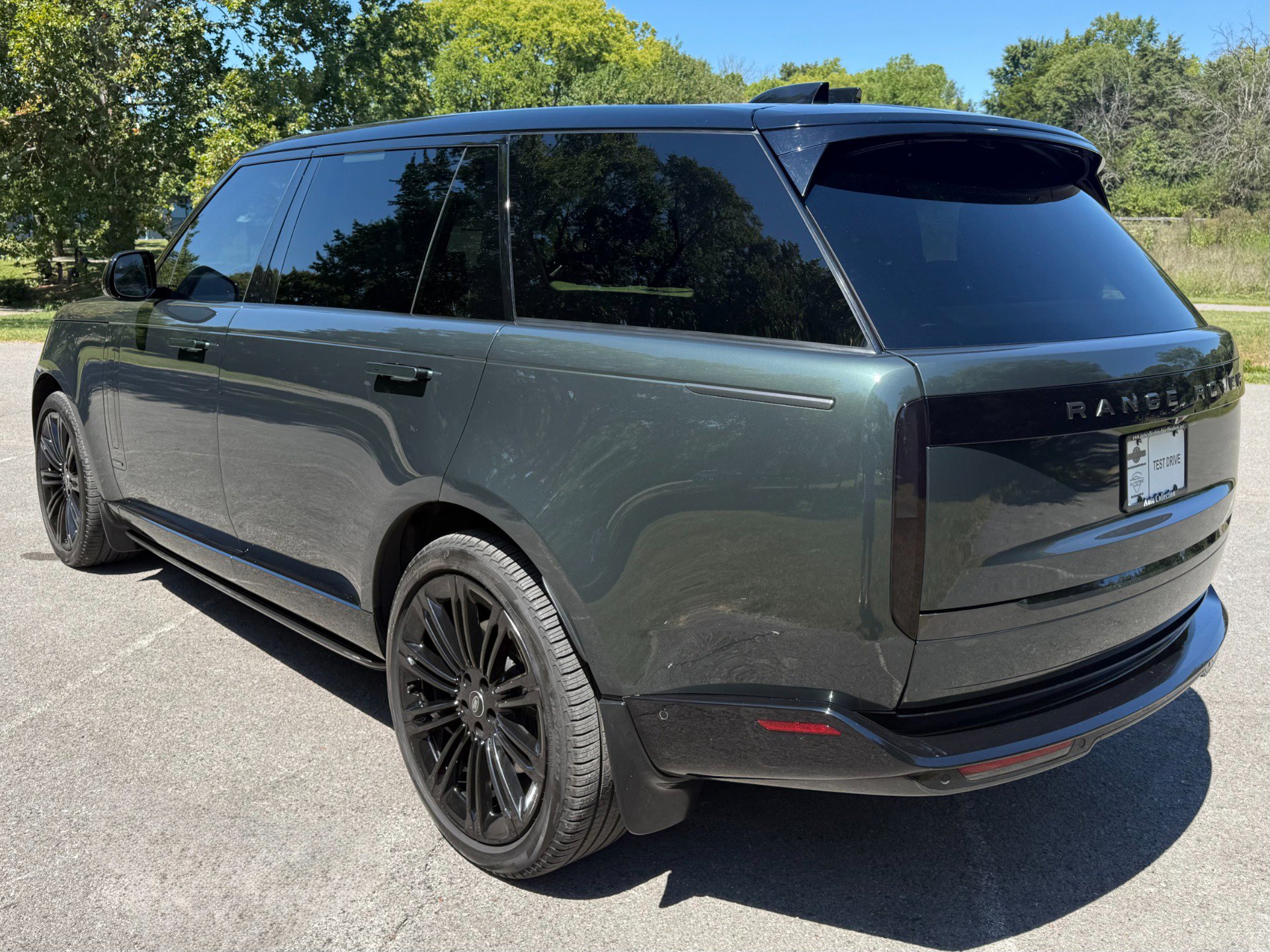 Used 2024 Land Rover Range Rover Long Wheelbase Autobiography image 4