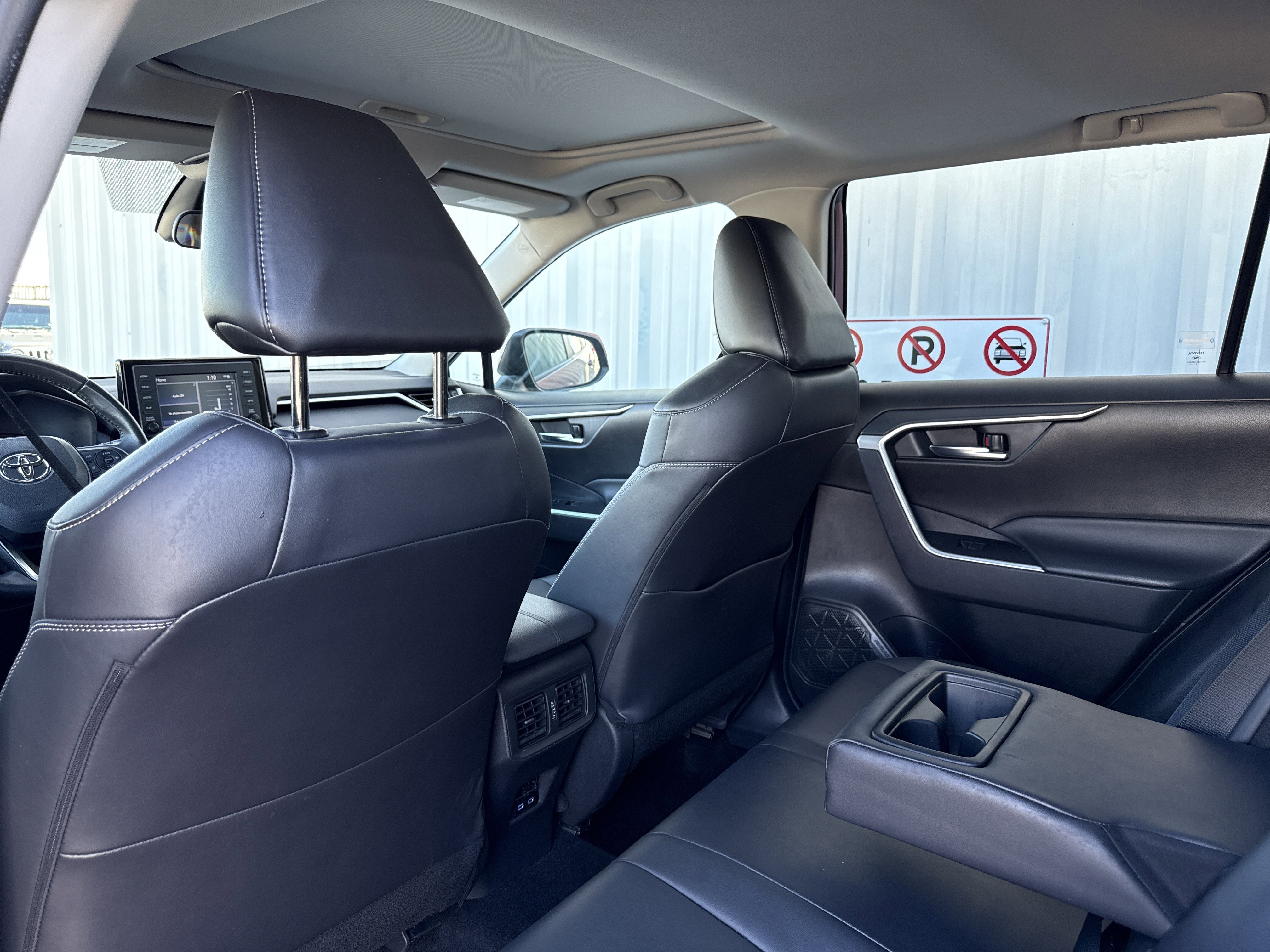 Used 2022 Toyota RAV4 XLE Premium image 25