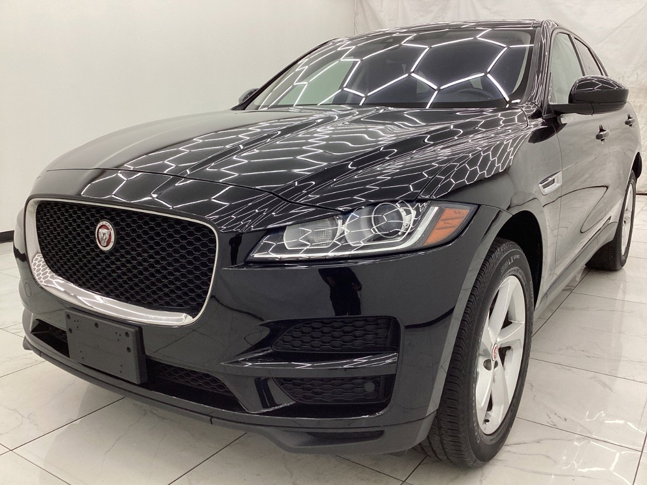 Used 2018 Jaguar F-PACE Premium image 1