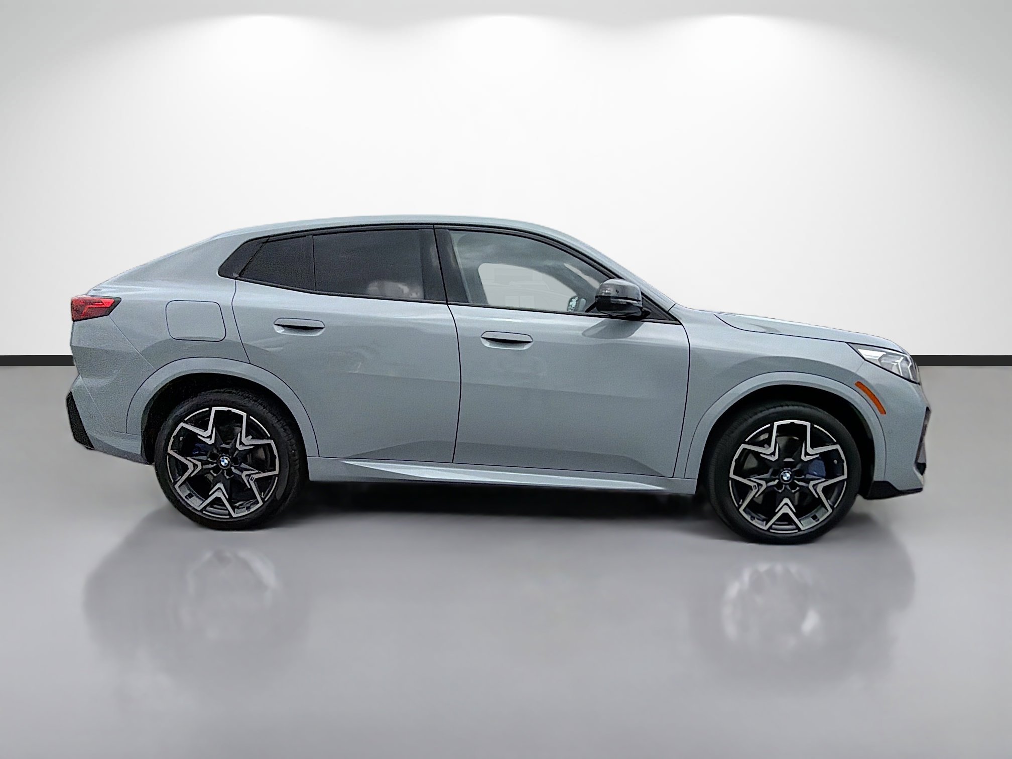 Used 2025 BMW X2 M35i image 2