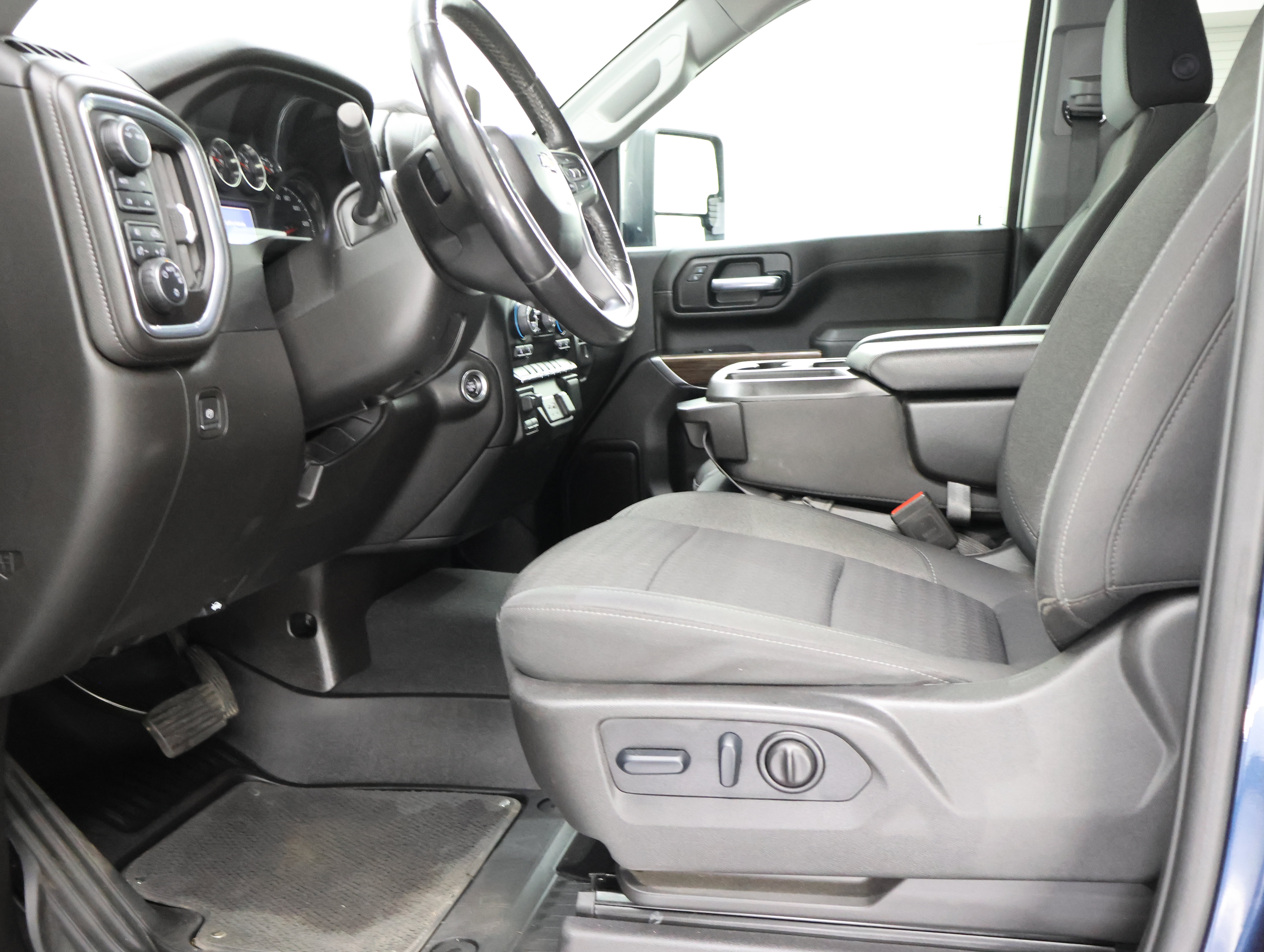 Used 2023 Chevrolet Silverado 2500 LT AWD/4WD image 8