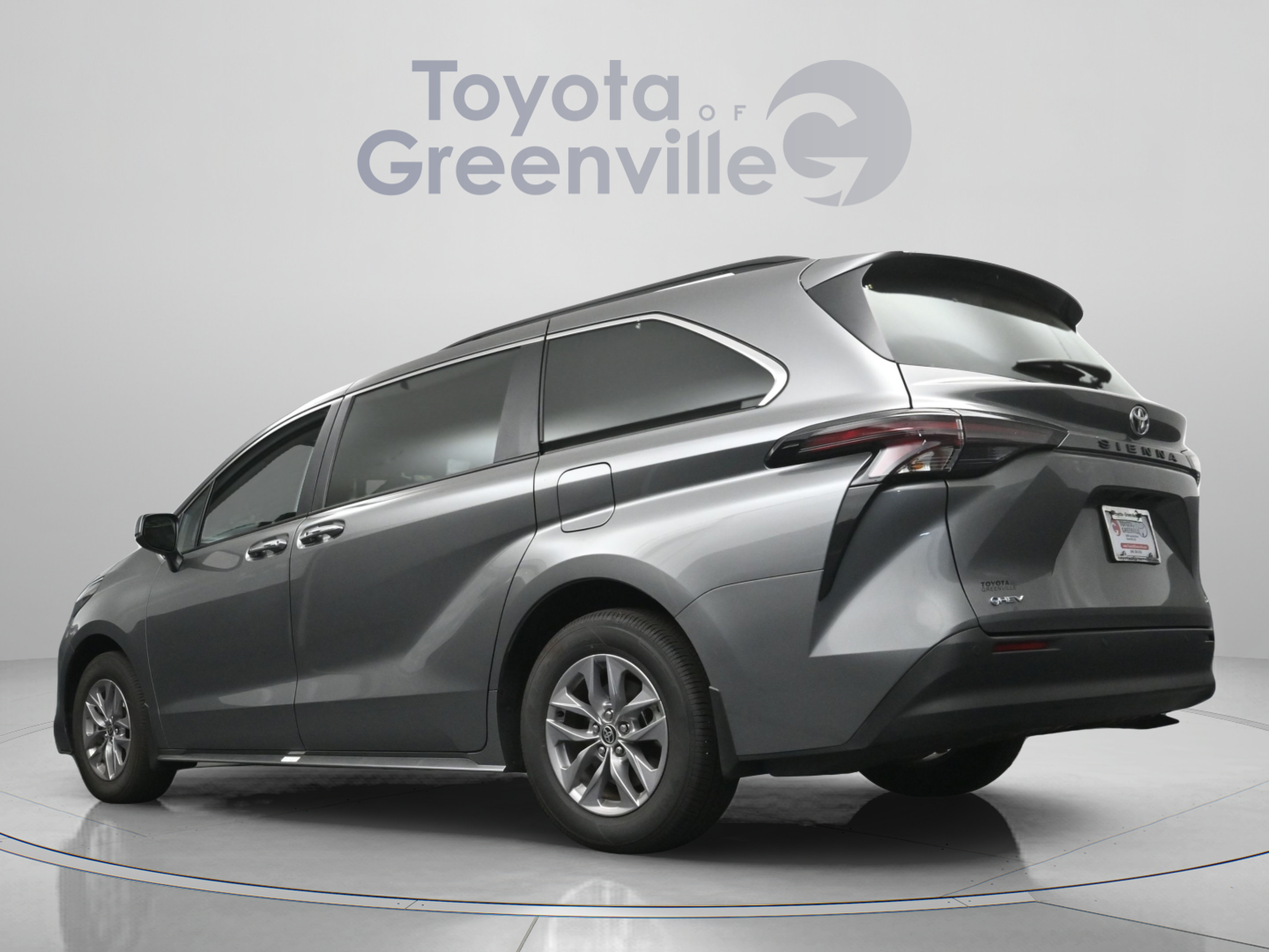 Certified 2026 Toyota Sienna XLE FWD image 8