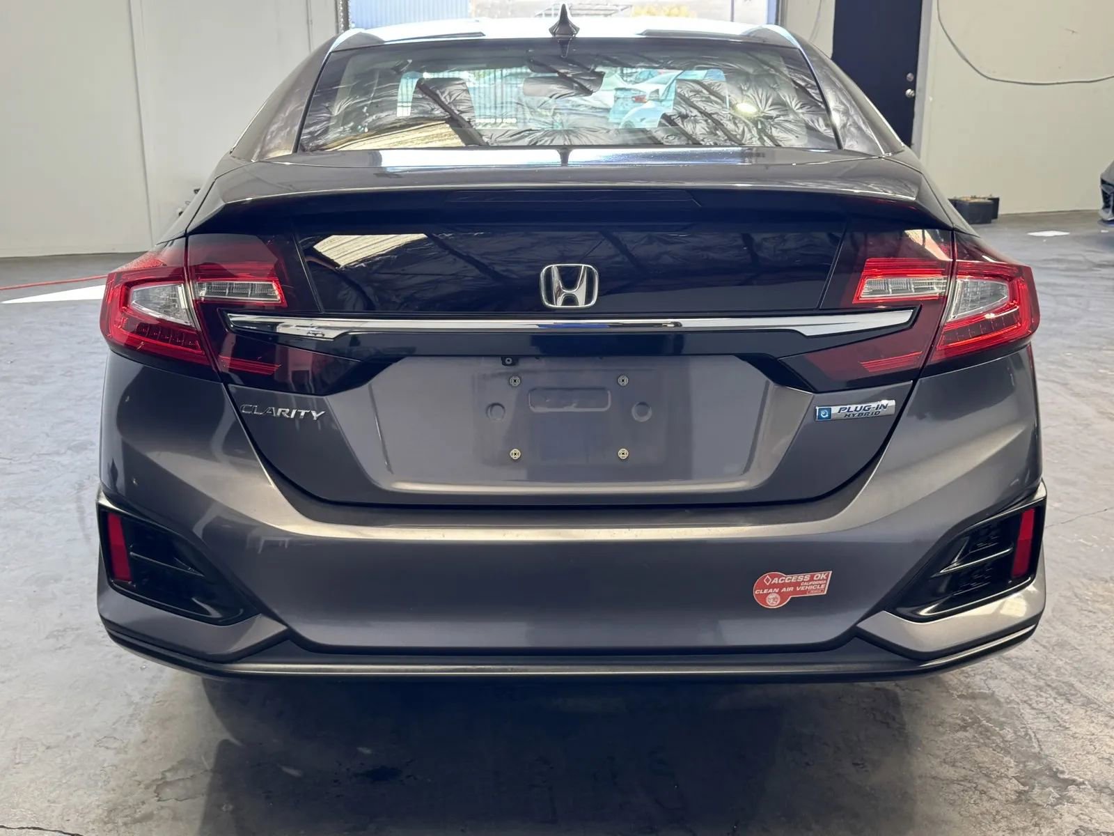 Used 2018 Honda Clarity Plug-In Hybrid image 3