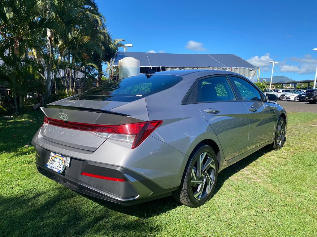 Used 2025 Hyundai Elantra Sport FWD image 25