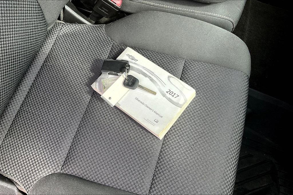 Used 2017 Chevrolet Silverado 1500 LT w/ All Star Edition image 10