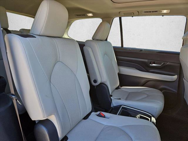 Certified 2025 Toyota Grand Highlander FWD image 22