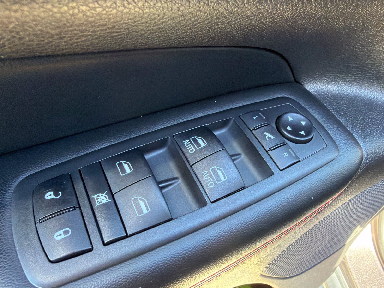 Used 2020 Jeep Grand Cherokee Trailhawk w/ Trailhawk Luxury Group AWD/4WD image 15
