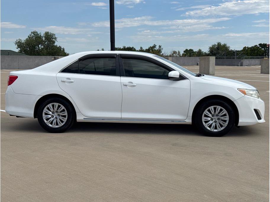 Used 2012 Toyota Camry LE FWD image 9