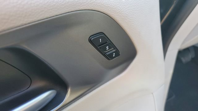 Certified 2024 Chrysler Pacifica Touring-L FWD image 6