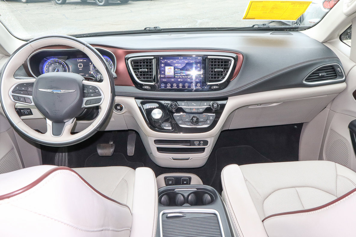Used 2020 Chrysler Pacifica Limited image 11