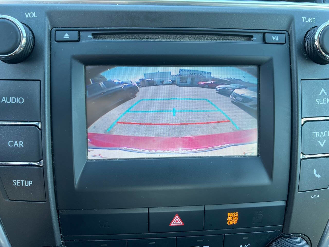 Used 2017 Toyota Camry SE image 18