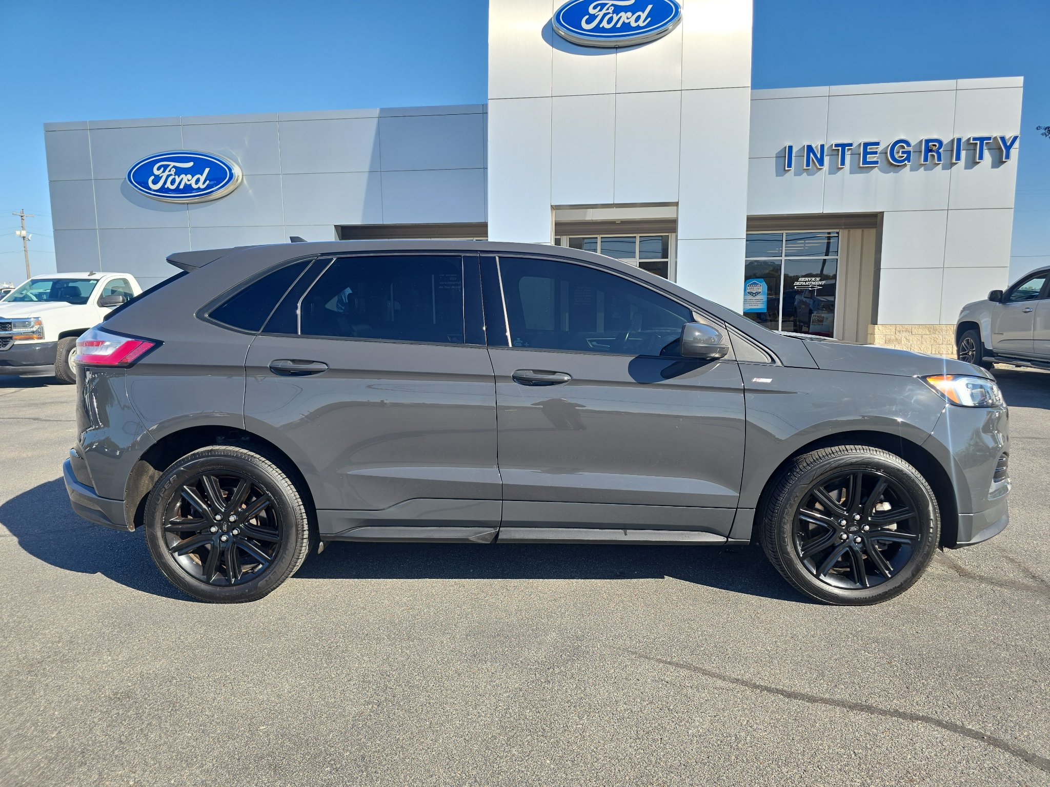 Used 2021 Ford Edge ST-Line w/ Class II Trailer Tow Package AWD/4WD image 5