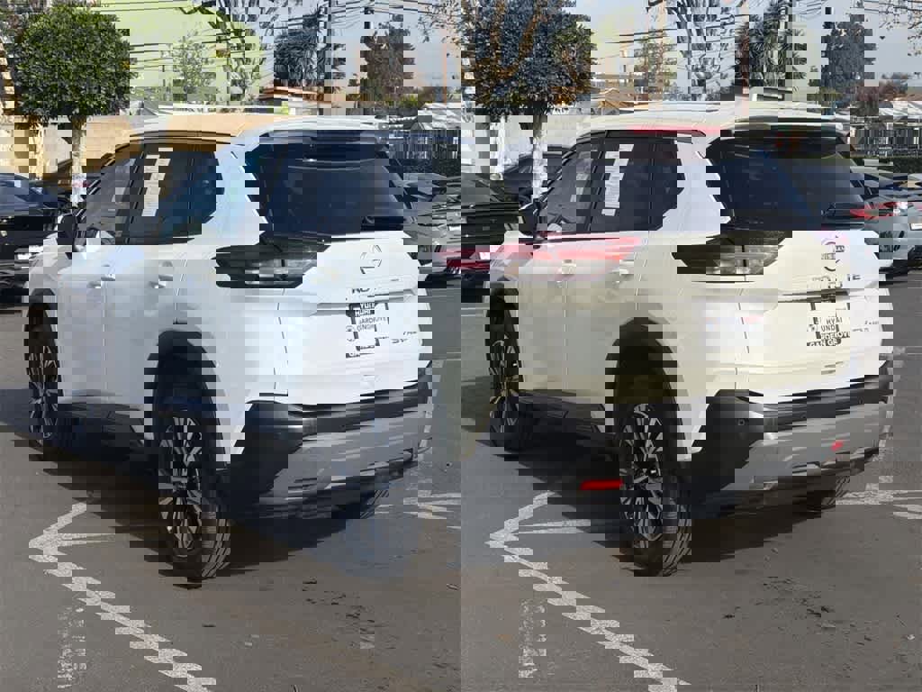 Used 2023 Nissan Rogue SV image 6