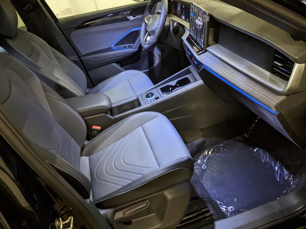 New 2026 Volkswagen Tiguan SE R-Line AWD/4WD image 22