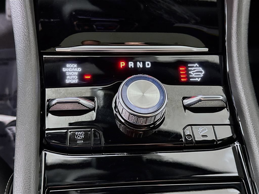 Used 2023 Jeep Grand Cherokee Overland AWD/4WD image 11