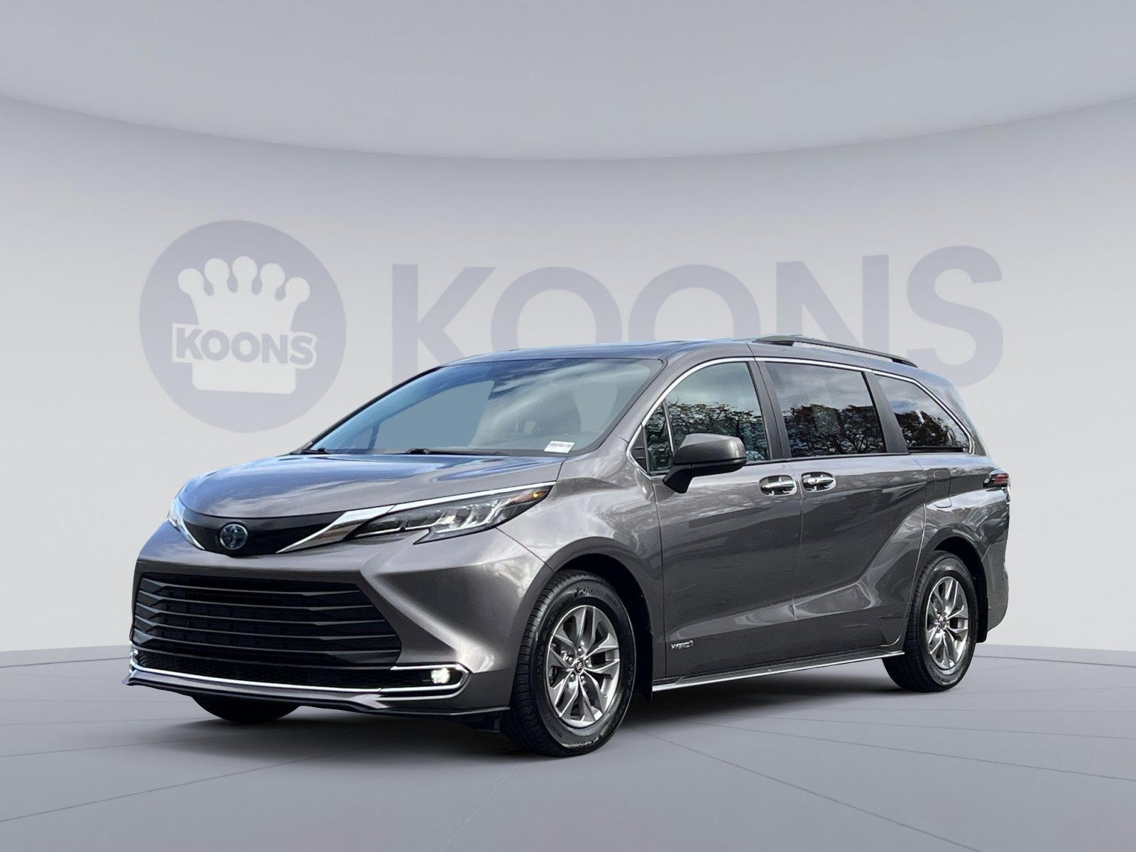 Used 2021 Toyota Sienna XLE
