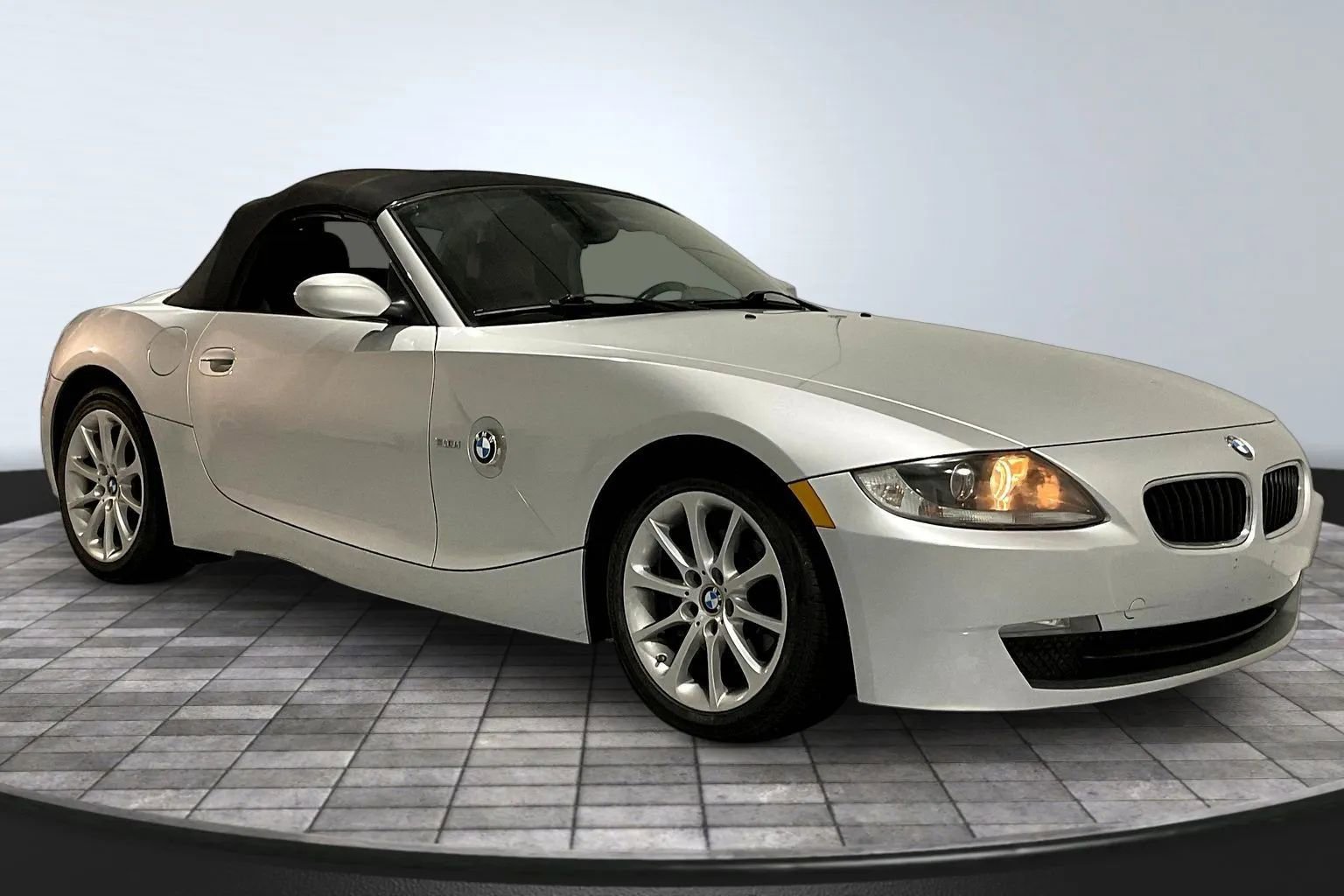 Used 2007 BMW Z4 3.0i image 3