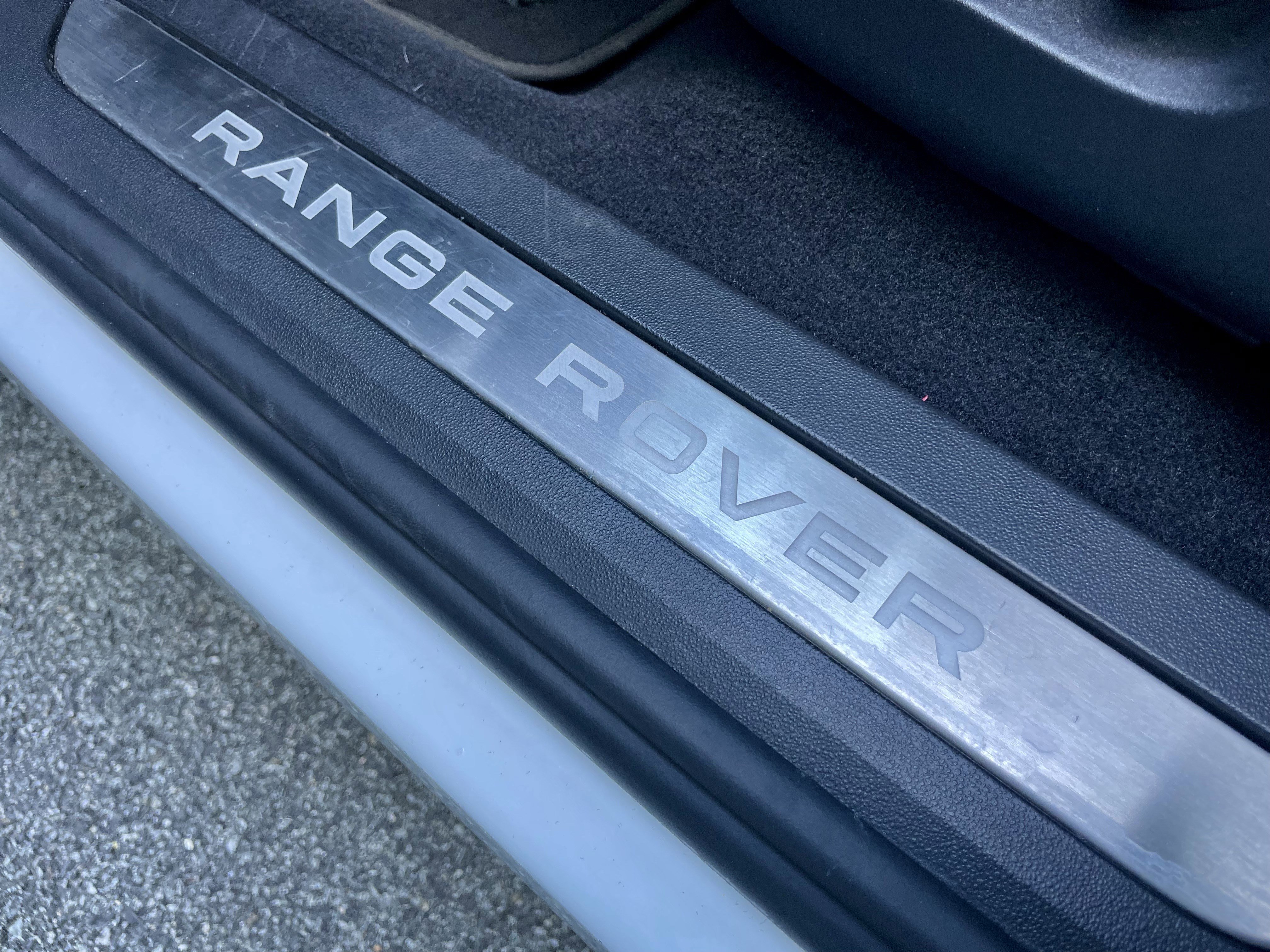 Certified 2025 Land Rover Range Rover Evoque Dynamic SE AWD/4WD image 38