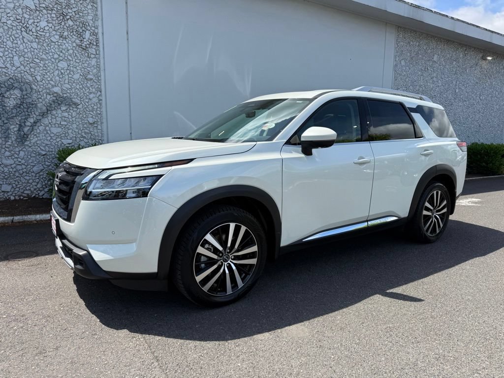 Certified 2023 Nissan Pathfinder Platinum AWD/4WD image 2