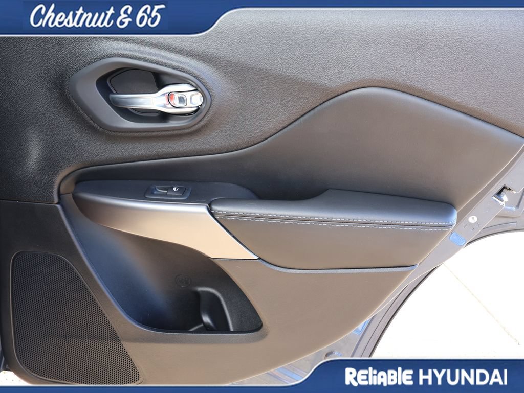 Used 2021 Jeep Cherokee Latitude Plus FWD image 11
