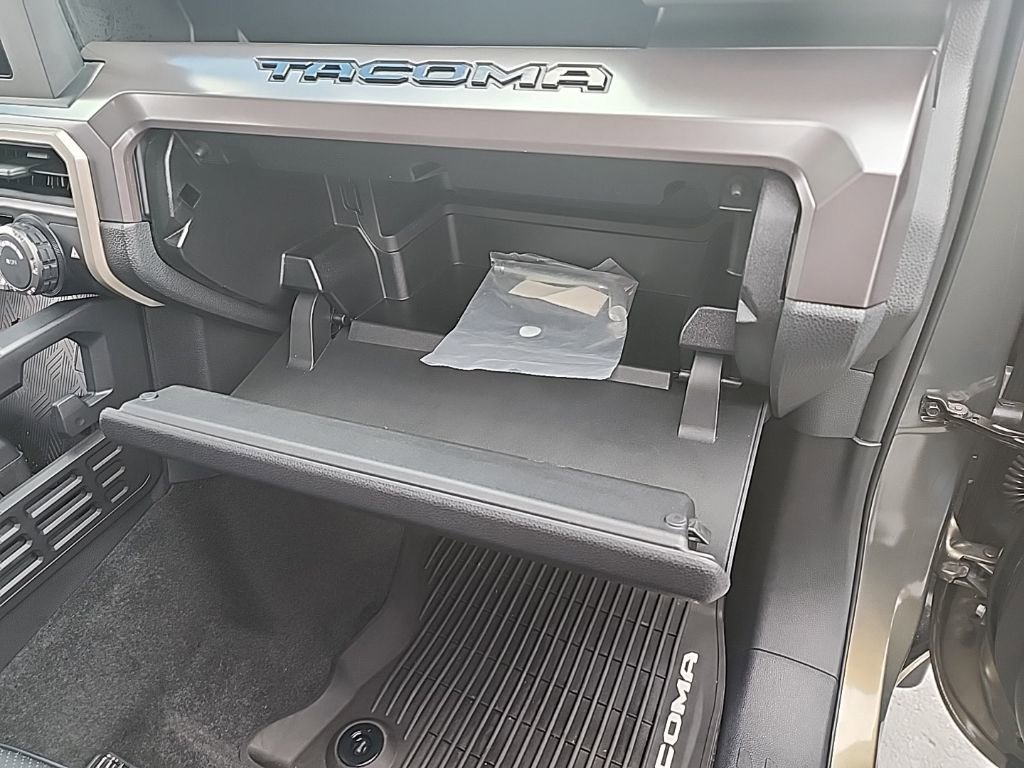 Used 2025 Toyota Tacoma TRD Off-Road image 40