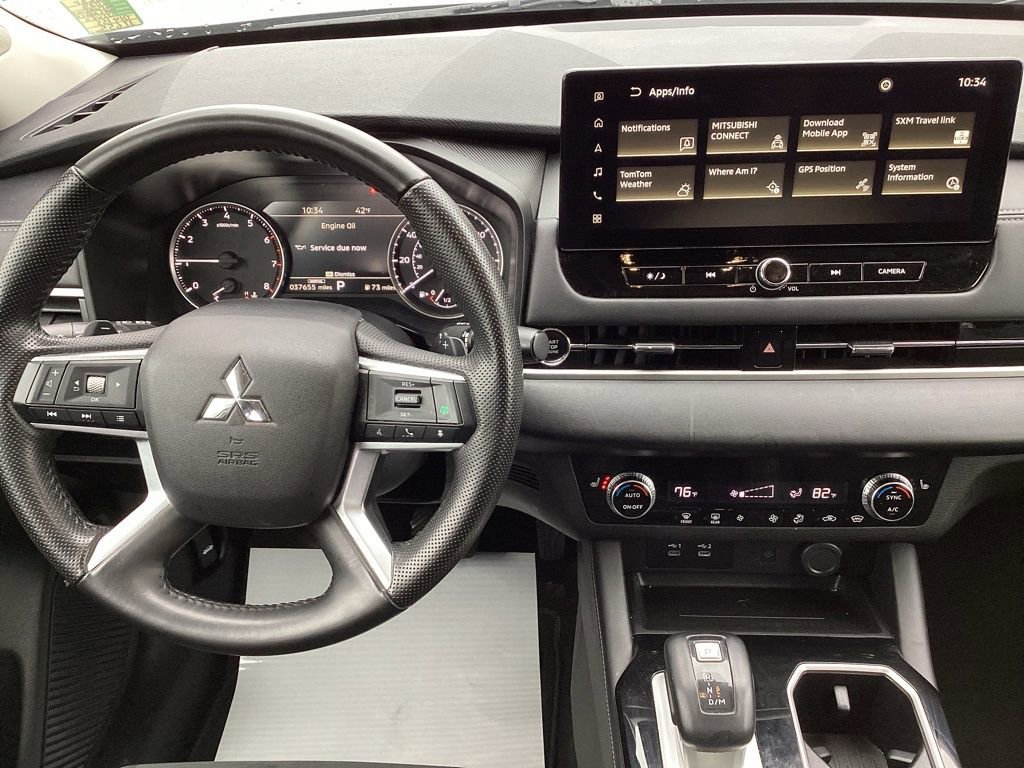 Used 2025 Mitsubishi Outlander AWD image 21