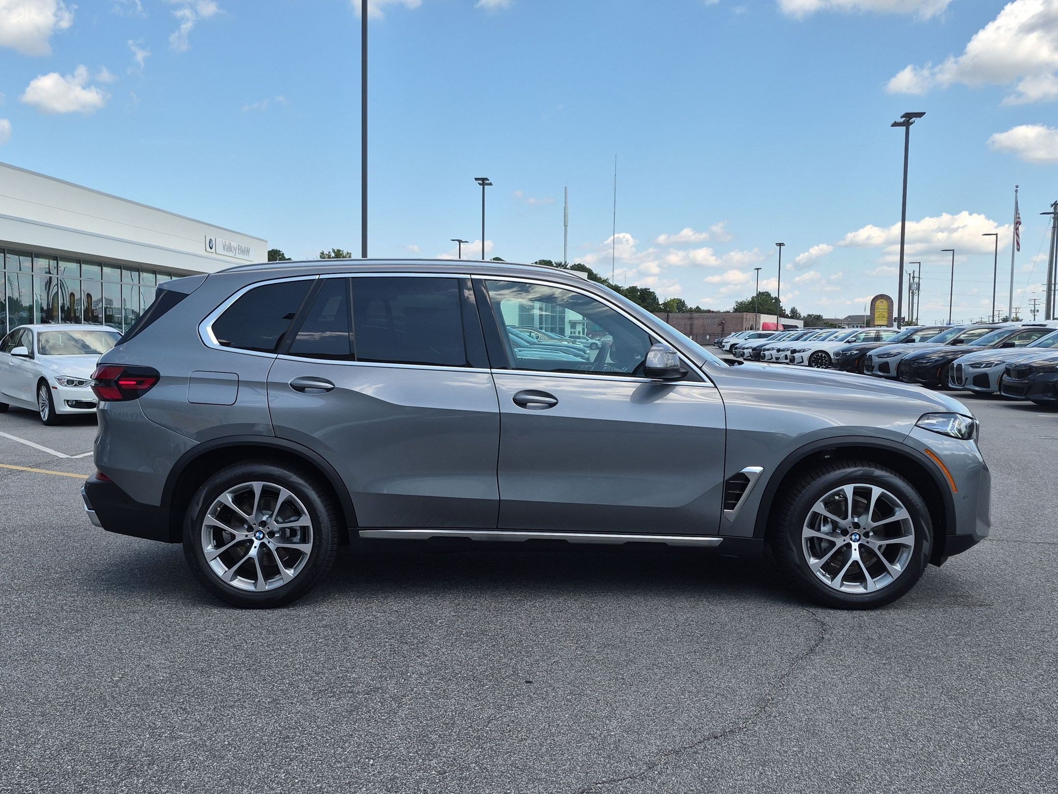 New 2026 BMW X5 sDrive40i RWD image 2