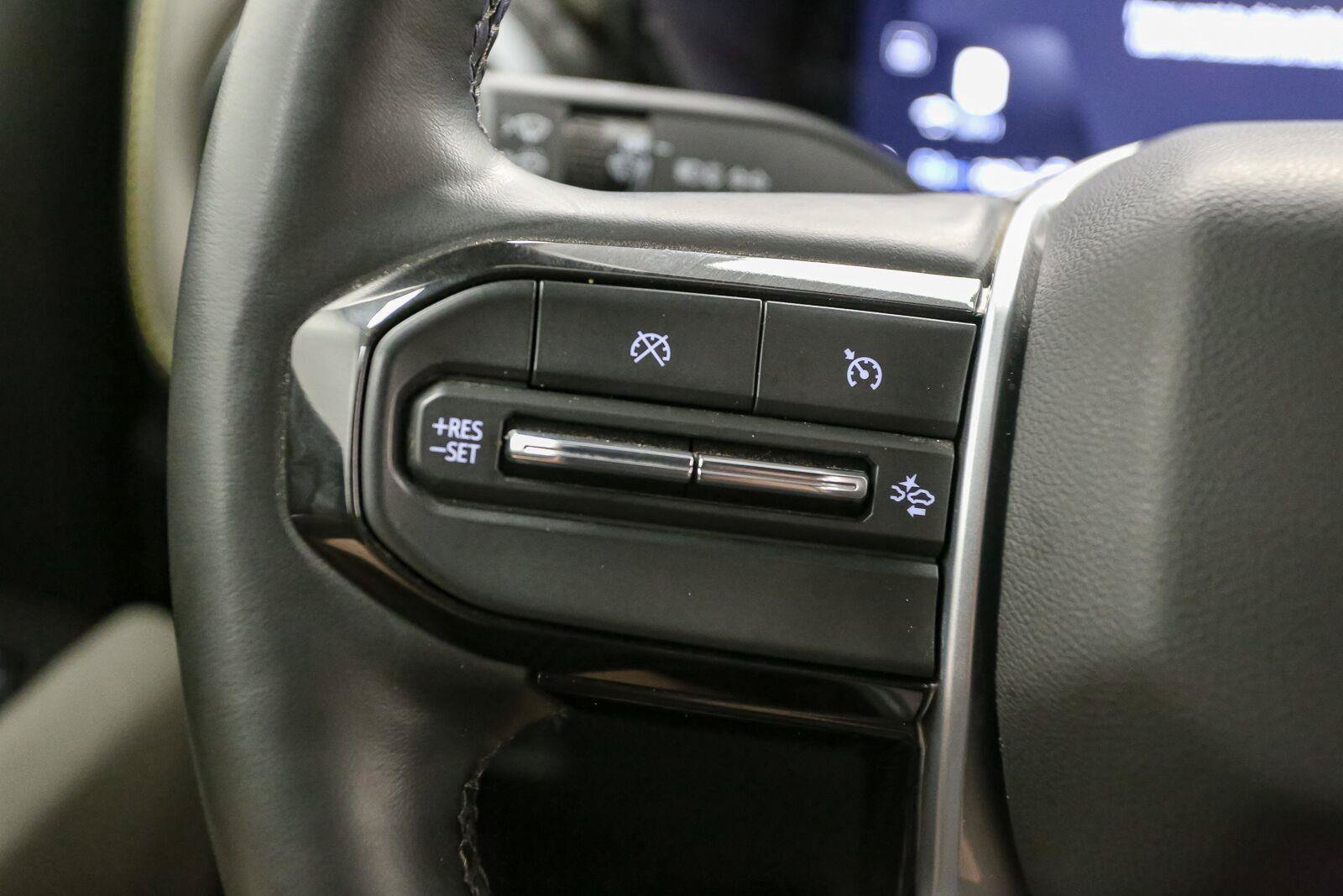 Used 2025 Chevrolet Colorado ZR2 w/ Technology Package AWD/4WD image 34