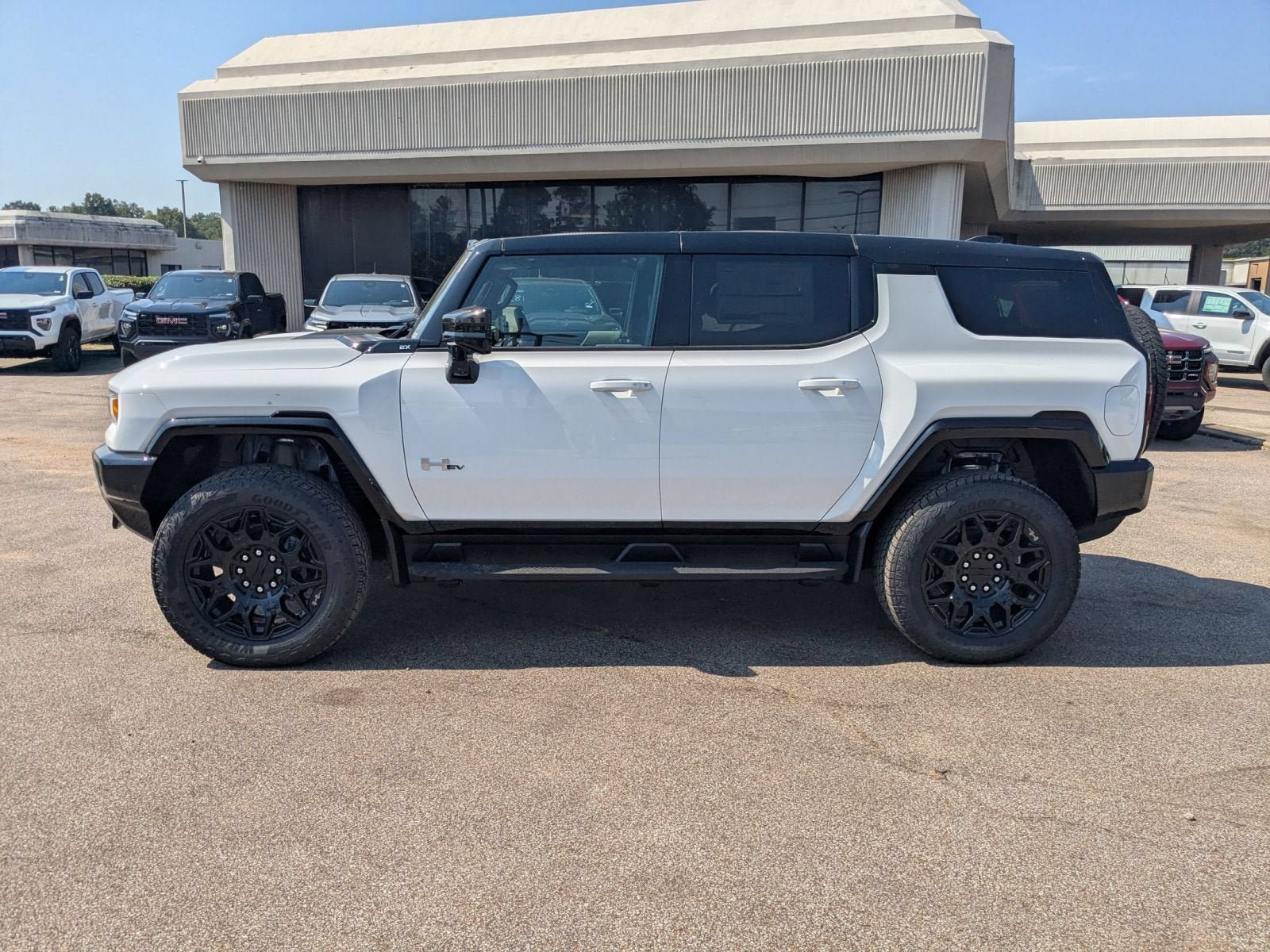 New 2026 GMC Hummer EV SUV AWD/4WD image 2