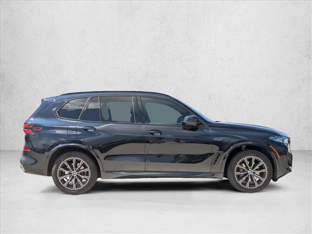 Used 2025 BMW X5 xDrive40i w/ M Sport Package AWD/4WD image 4