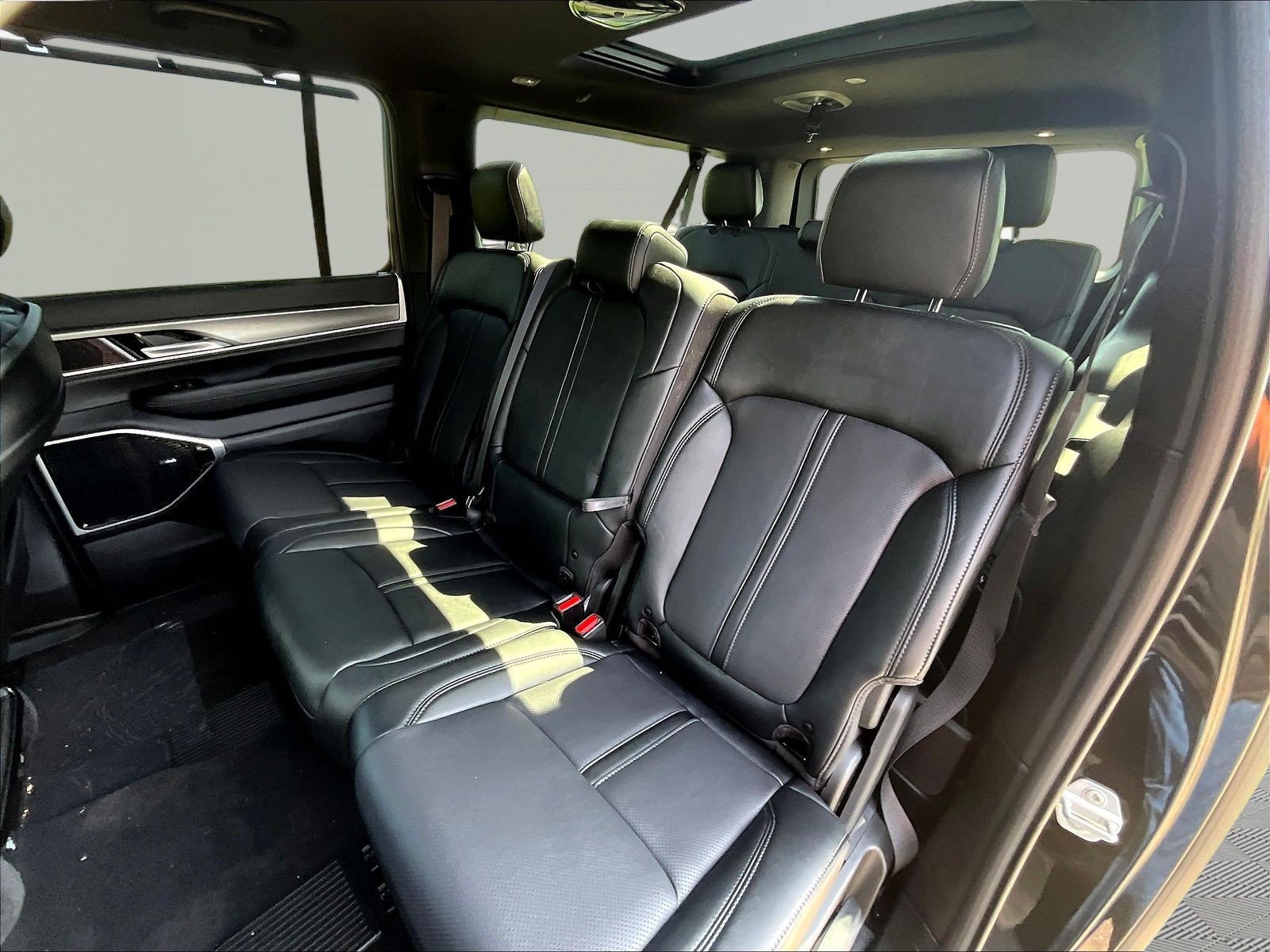 New 2026 Jeep Grand Wagoneer L Limited AWD/4WD image 17