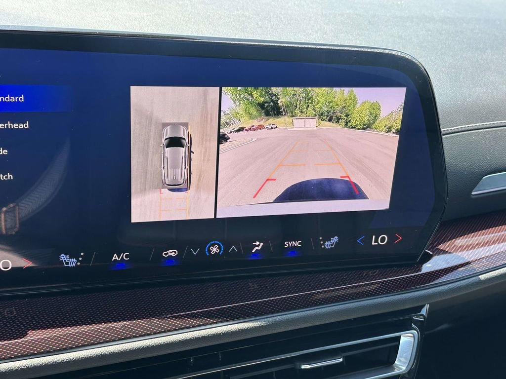 Used 2024 Chevrolet Traverse Z71 AWD/4WD image 22