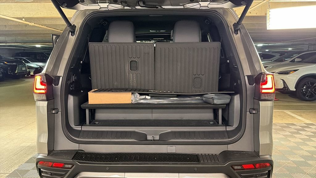 New 2026 Lexus LX 700h Luxury image 10