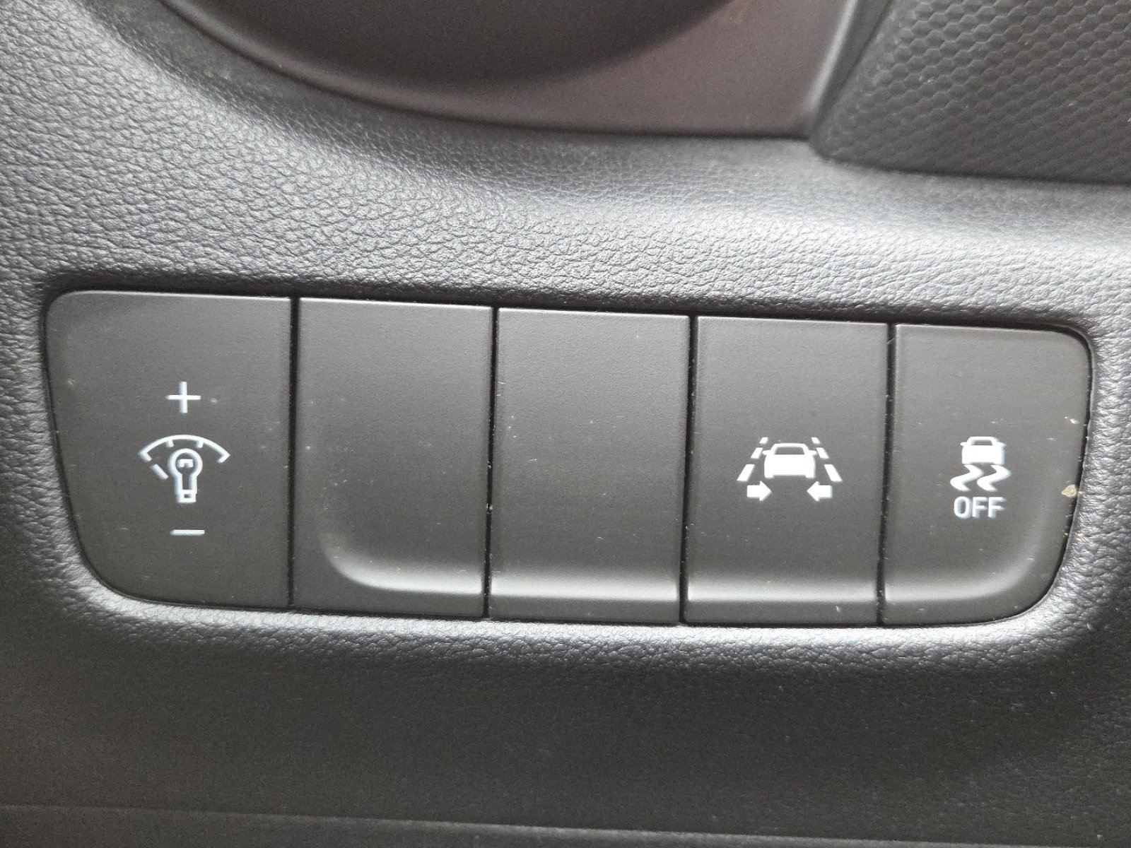 Used 2019 Hyundai Kona SE w/ Cargo Package image 32