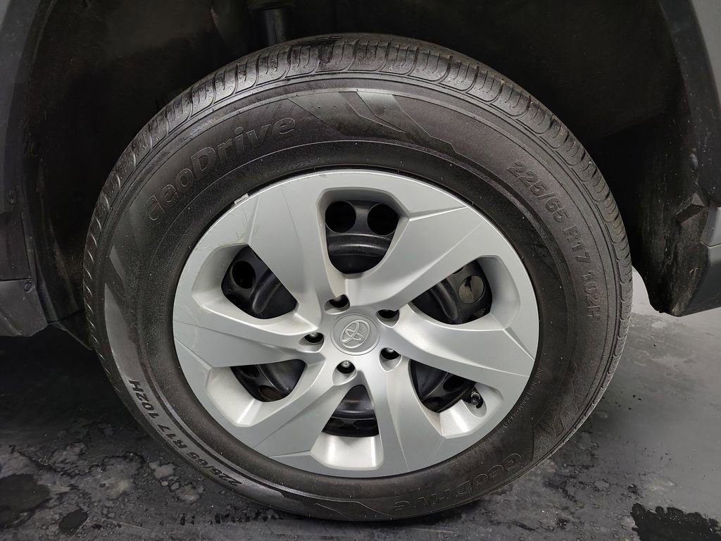 Used 2020 Toyota RAV4 LE image 10