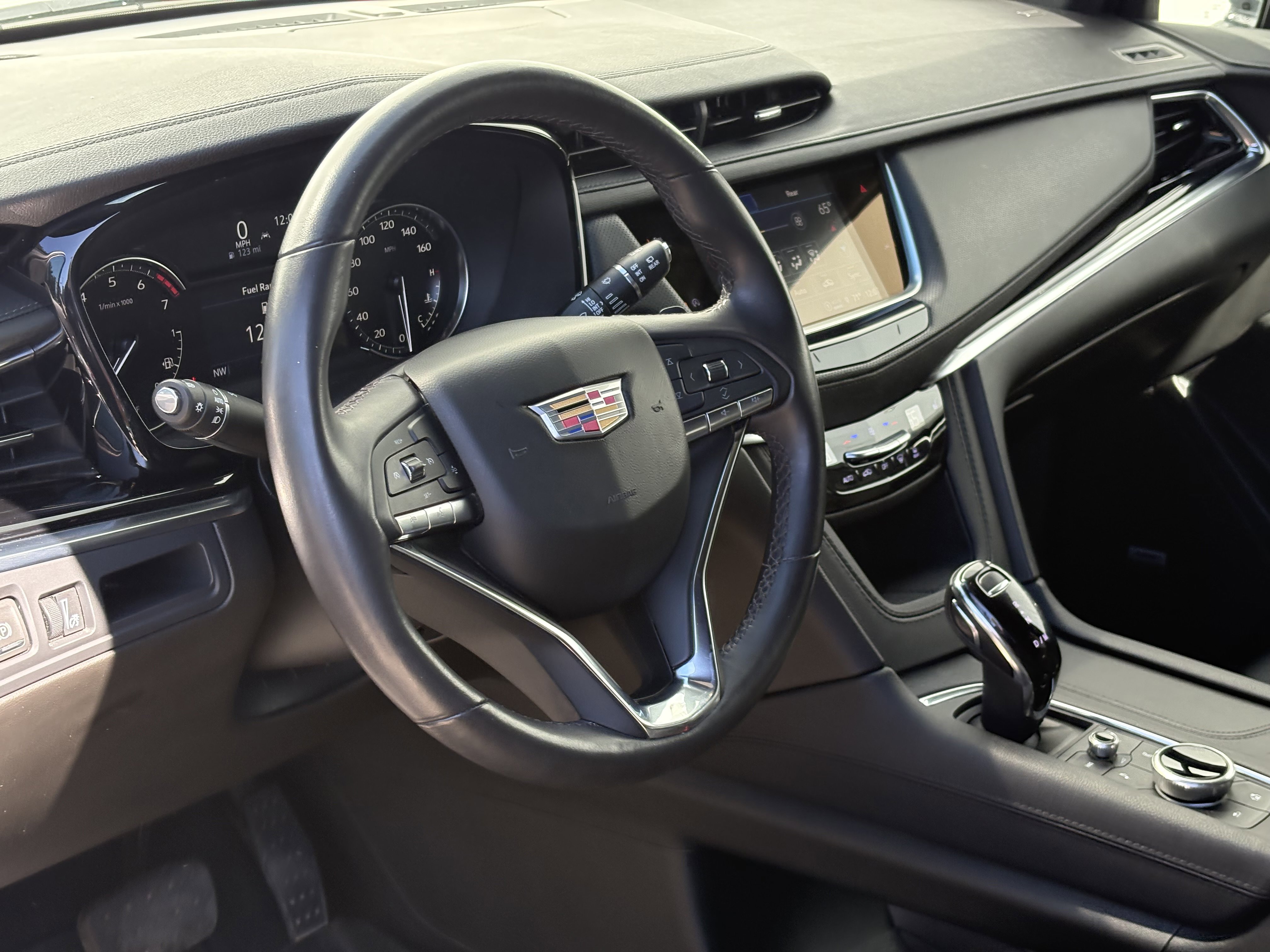 Certified 2024 Cadillac XT6 Luxury w/ LPO, Floor Liner Package image 18