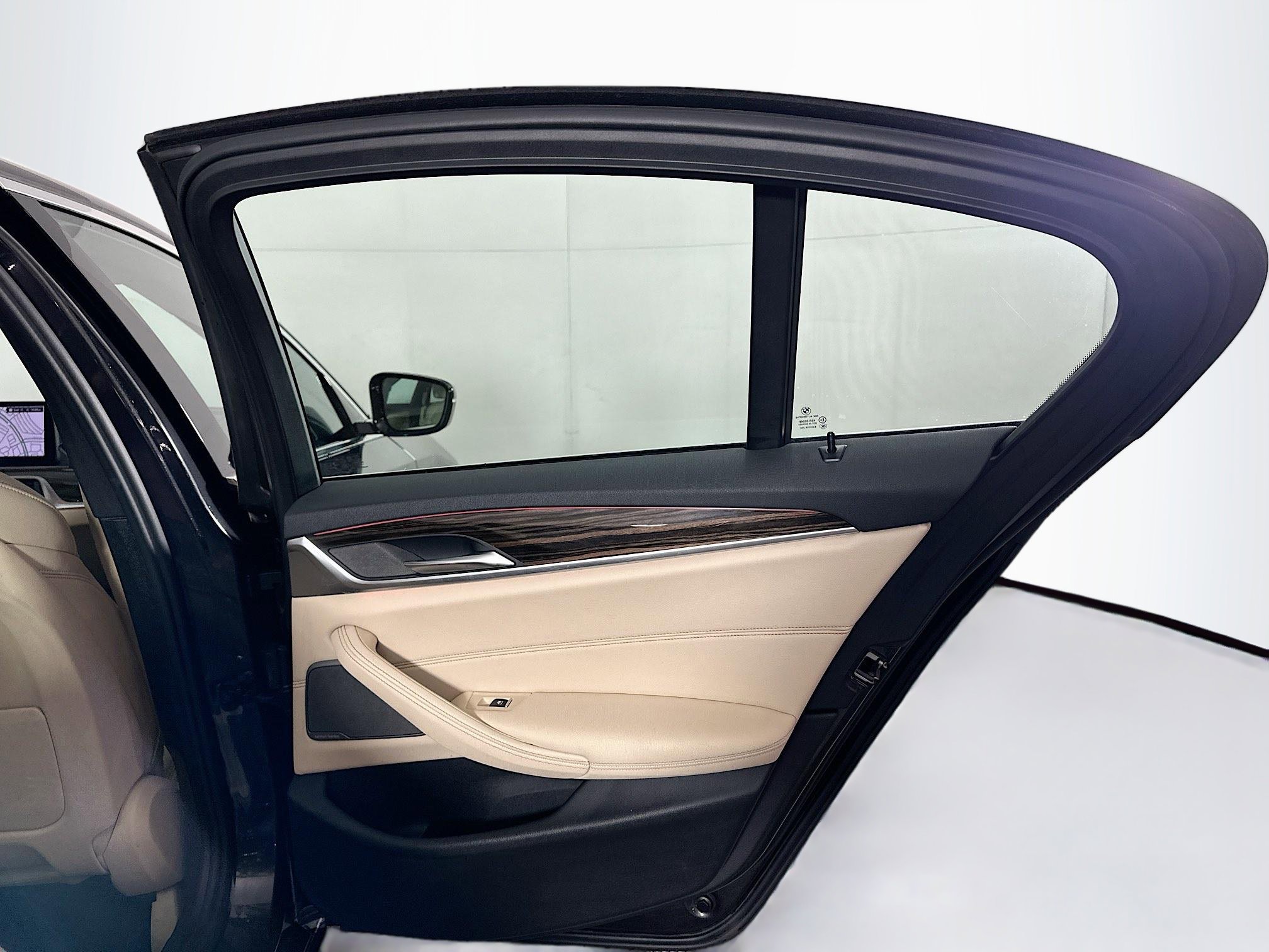 Used 2022 BMW 530i xDrive w/ Premium Package image 30