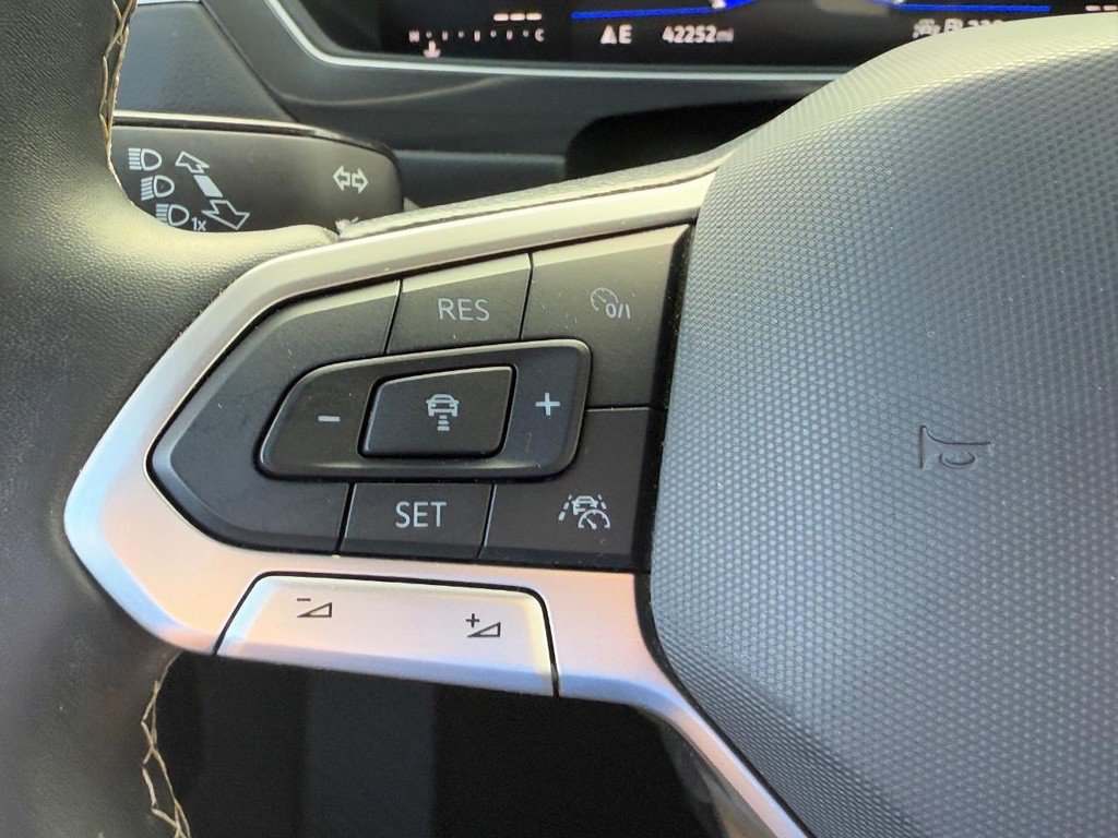 Used 2024 Volkswagen Tiguan SE image 16