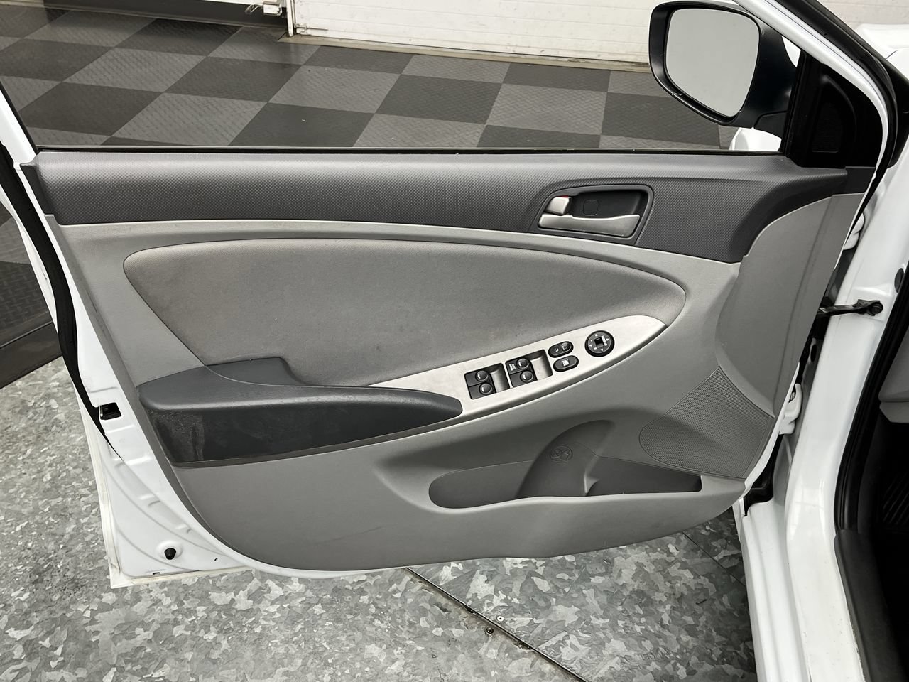 Used 2017 Hyundai Accent SE FWD image 6