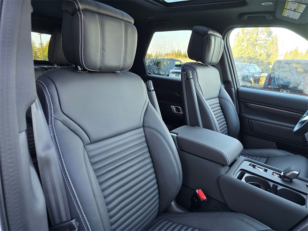 New 2025 Land Rover Discovery Metropolitan Edition image 33