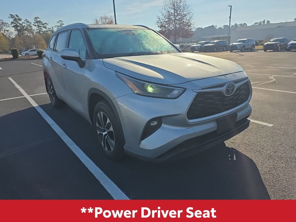 Used 2022 Toyota Highlander XLE image 14