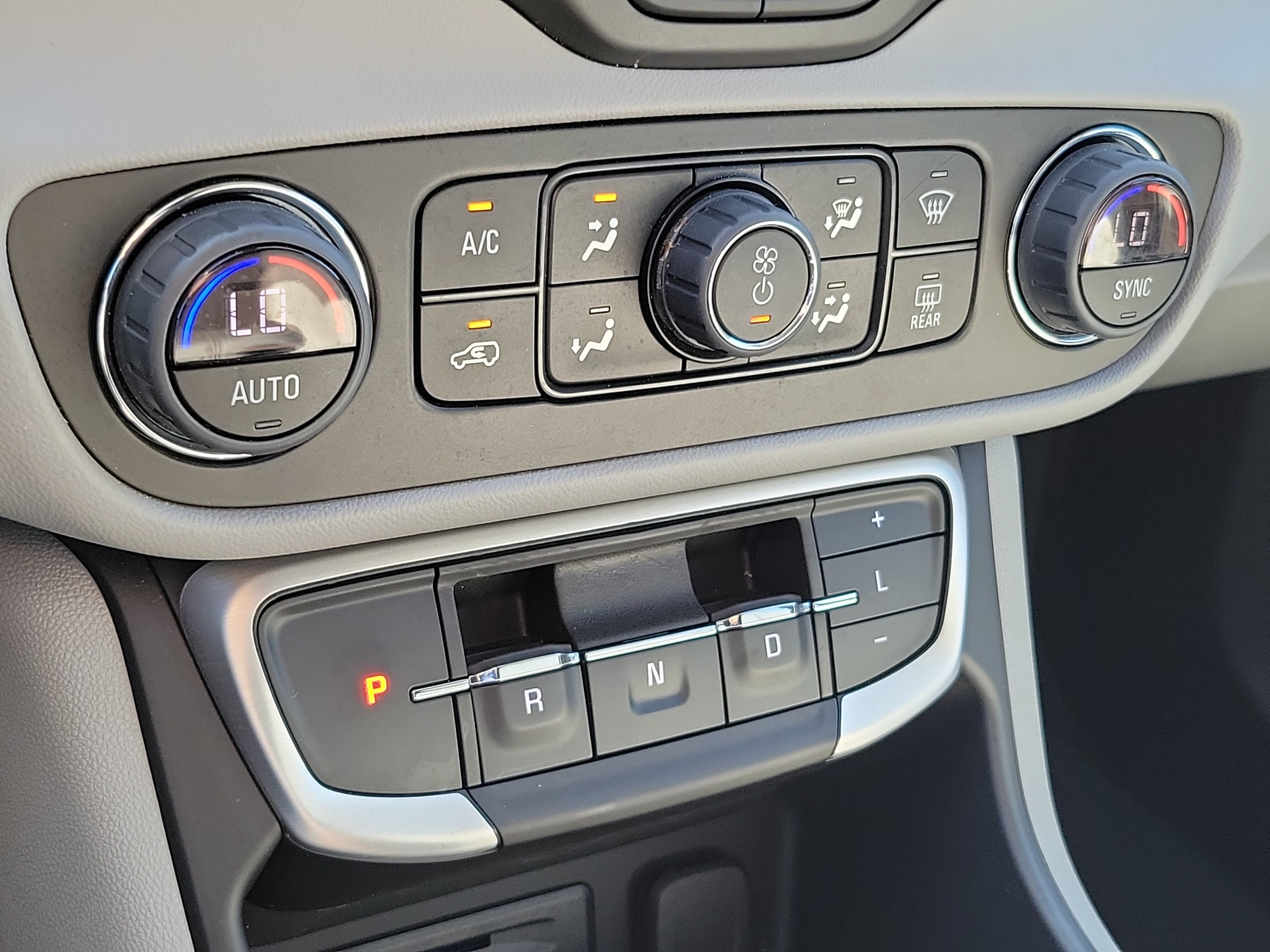 Used 2023 GMC Terrain SLT FWD image 31
