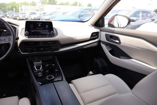 Certified 2024 Nissan Rogue SV w/ SV Premium Package AWD/4WD image 27