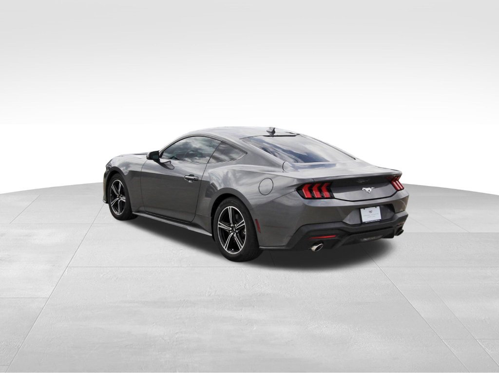 Used 2025 Ford Mustang Coupe RWD image 3