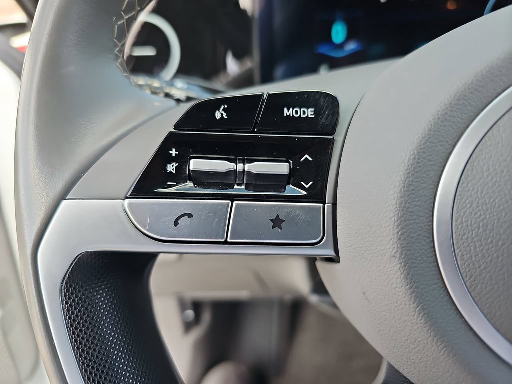 Used 2025 Hyundai Elantra SEL FWD image 11