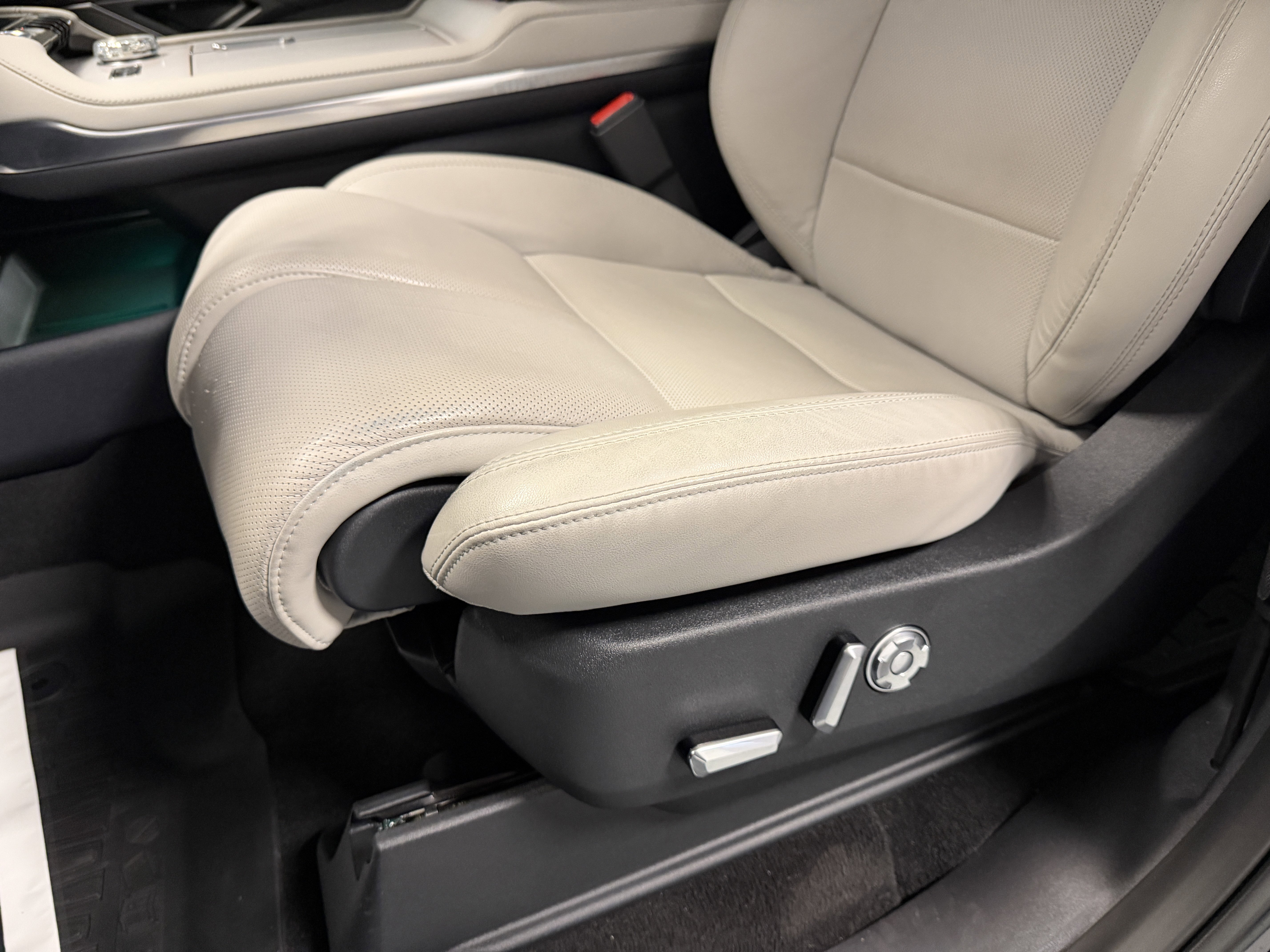 Used 2025 Lincoln Navigator Reserve image 25